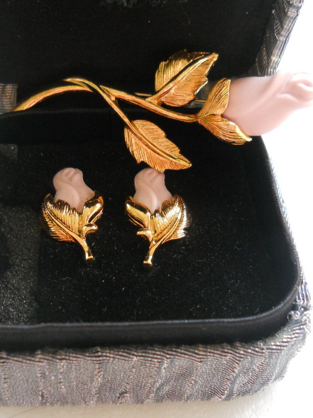 Avon - Rose Pin and Earrings Set   1125 - Picture 4 of 5